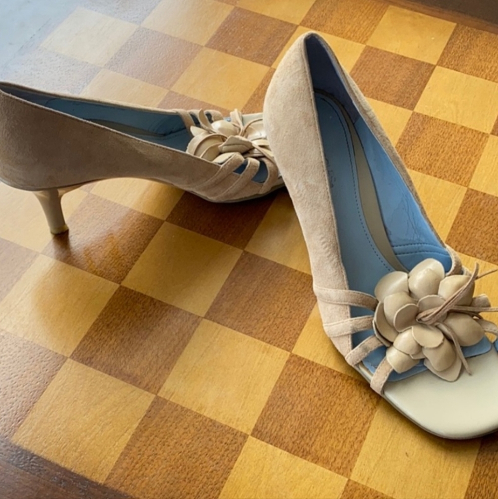 Aerosoles Suede Pumps